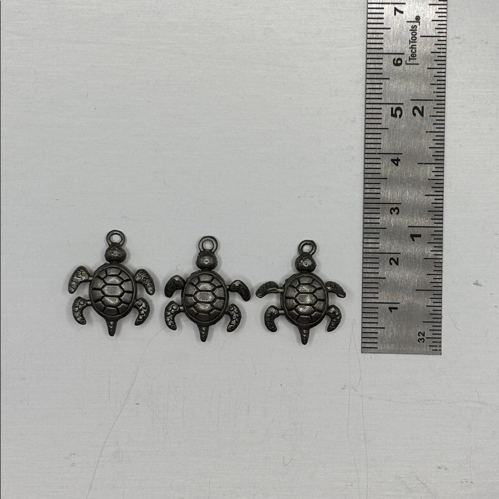 Set of sterling Silver Turtle Charms movable fins - Picture 3 of 3